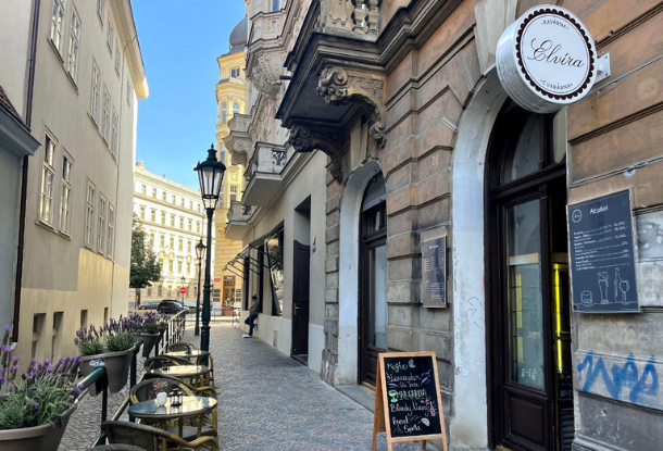 Откуда взялись первые кофейни в Чехии и что там «забыла» местная элита?