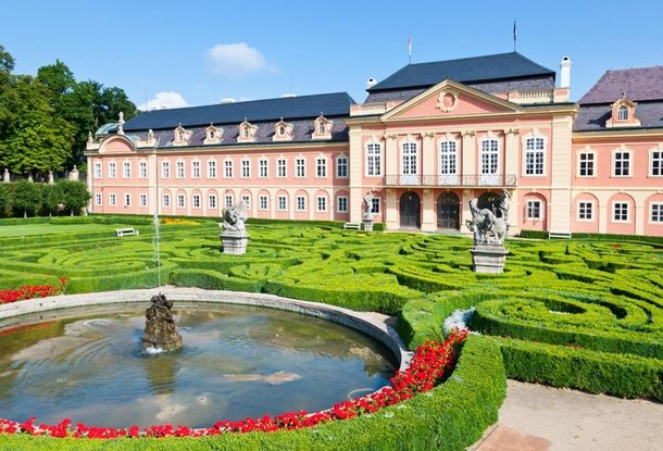 Французский сад у замка Добржиш вновь открыт для посетителей