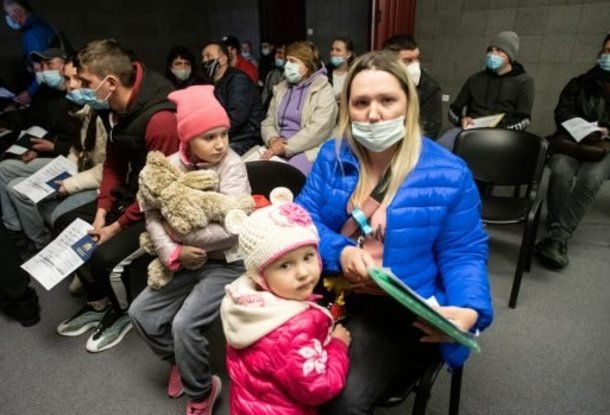 Сенат Чехии практически единогласно одобрил ужесточение правил предоставления поддержки беженцам из Украины