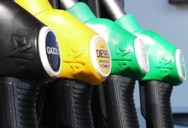 Средняя цена на бензин в Чехии достигла нового максимума