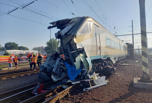 В Чехии скоростной поезд Pendolino столкнулся с маневровым локомотивом