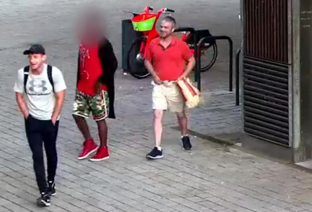 В Праге двое мужчин ограбили человека, который позвал их в гости