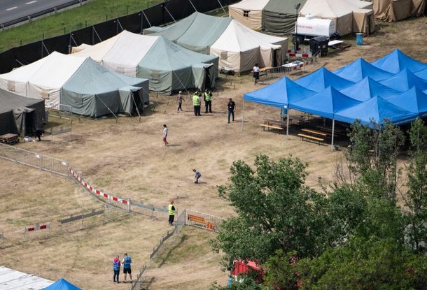 Количество беженцев в палаточных городках в Чехии уменьшается