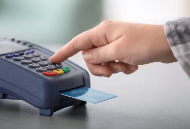 Классические платежные карты уйдут в прошлое, считает глава Mastercard в Чехии