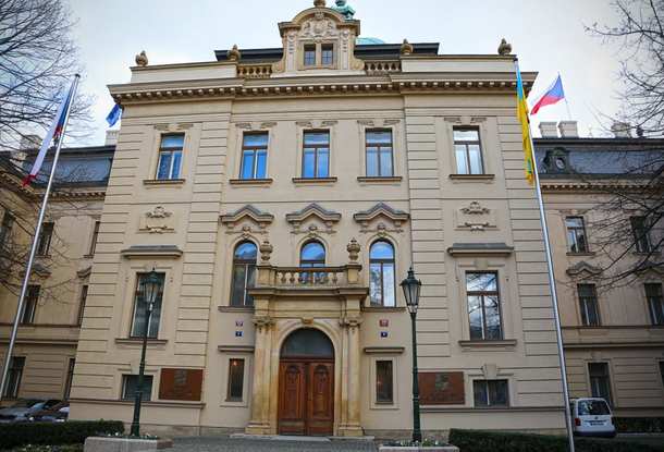 Чиновница в Чехии украла 8 миллионов крон и получила условное наказание