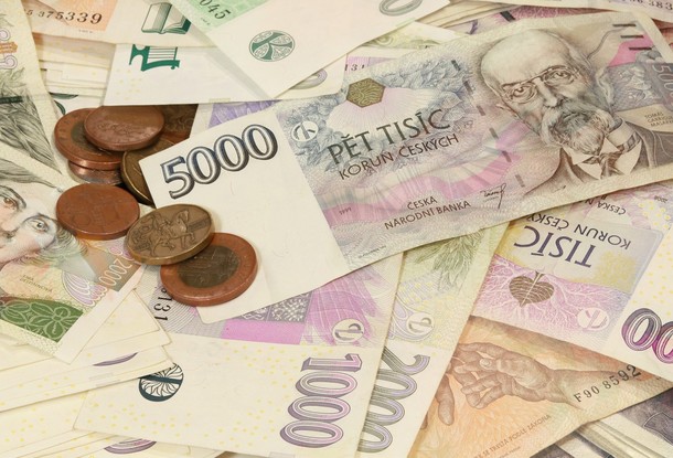 Средняя заработная плата с премиями и вознаграждениями в Чехии выросла до 49166 крон