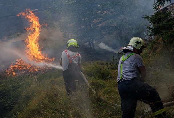 В Чешской Швейцарии пожарным осталось потушить 100 гектаров земли