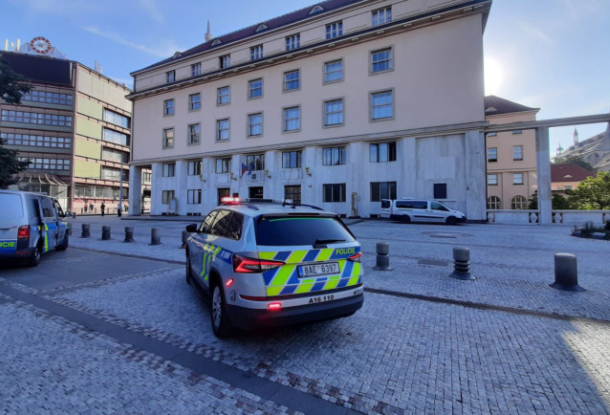Аноним сообщил о бомбе в Министерстве здравоохранения Чехии. 100 человек эвакуировали