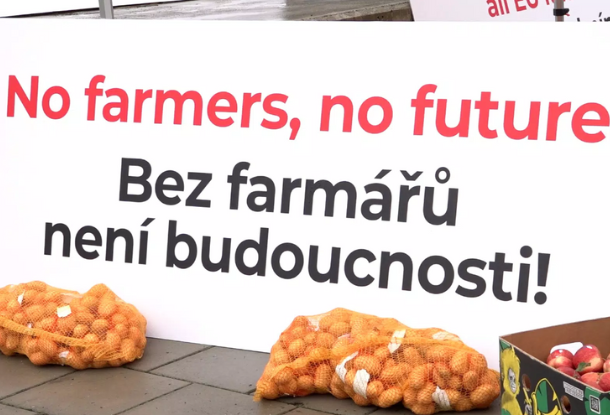 «Фермеры не видят света в конце туннеля». По всей Чехии на протесты выходят крупные земледельцы