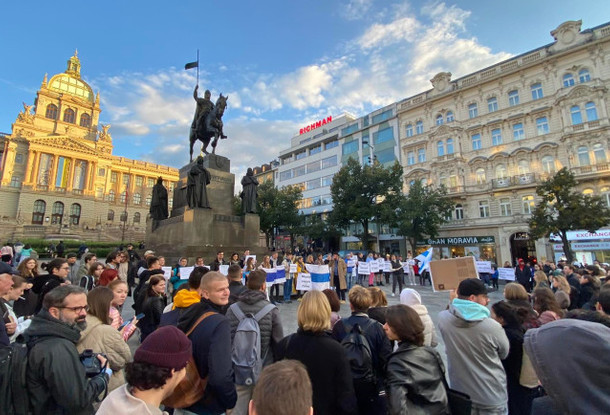 В центре Праги россияне провели демонстрацию против Путина