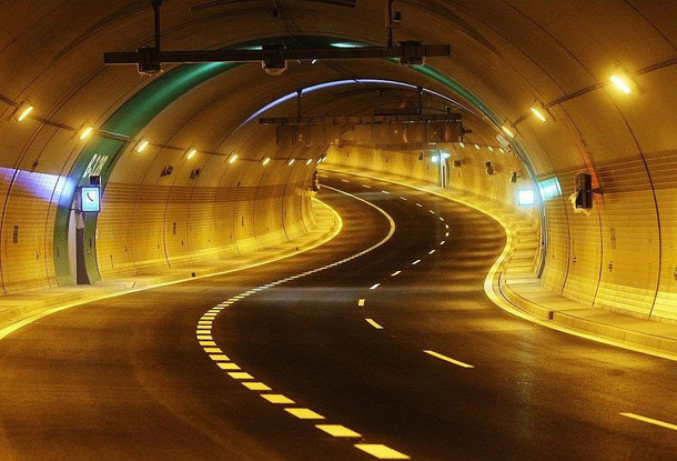 В Праге с утра 22 ноября закрыты для проезда Дейвицкий и Бубенечский туннели, в городе огромные пробки