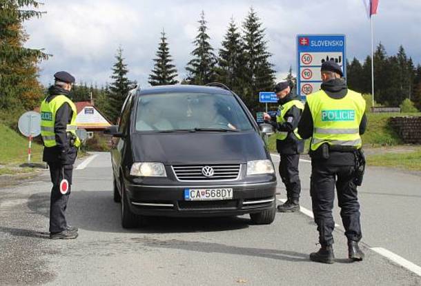  Полиция в Чехии задержала более 200 подозреваемых в нелегальной перевозке мигрантов. Четверть из них — украинцы