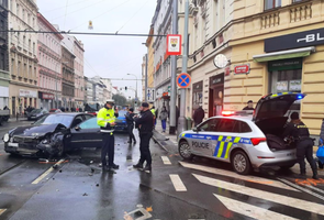Praha-nehoda-francouzska-ulice-vinohrady-20221129_denik-630-16x9