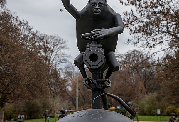 Статую Конева в Праге заменили орком с лицом Путина