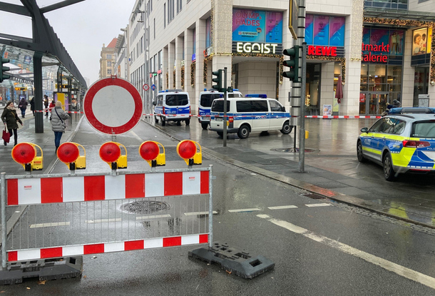 Полиция задержала вооруженного мужчину, который взял заложников в торговом центре в Дрездене