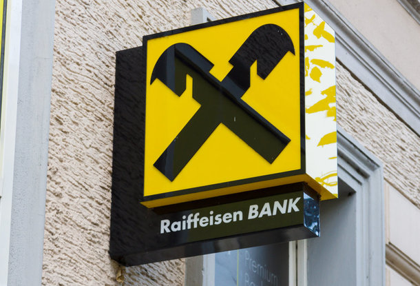 Чешский Raiffeisenbank приостановил исходящие платежи в Россию и Беларусь