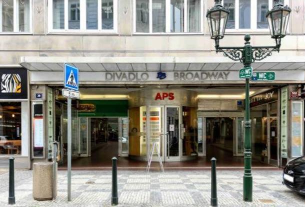 Дворец Broadway в Праге продать не удалось
