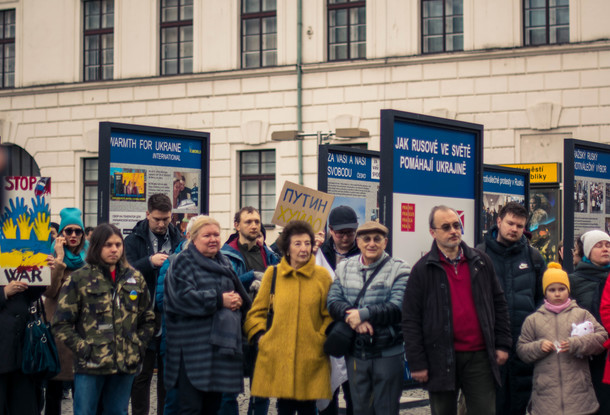 НАГЛЯДНО: В Праге прошел митинг «Победа — Украине, мир — Европе, демократия — России!»
