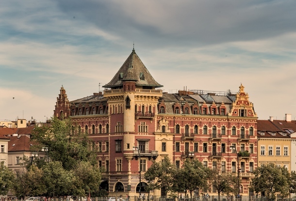 Чешский миллиардер Кржетинский купил дворец Bellevue в Праге на берегу Влтавы