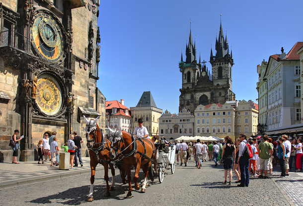 Сколько в среднем в день тратят туристы в Чехии?