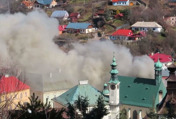 ФОТО: семь домов сгорели в историческом центре города Банска-Штявница. Ущерб невообразим