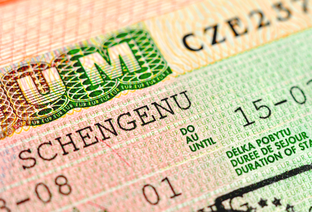 Неужели россиянам и белорусам с двойным гражданством тоже перестанут выдавать чешские визы?