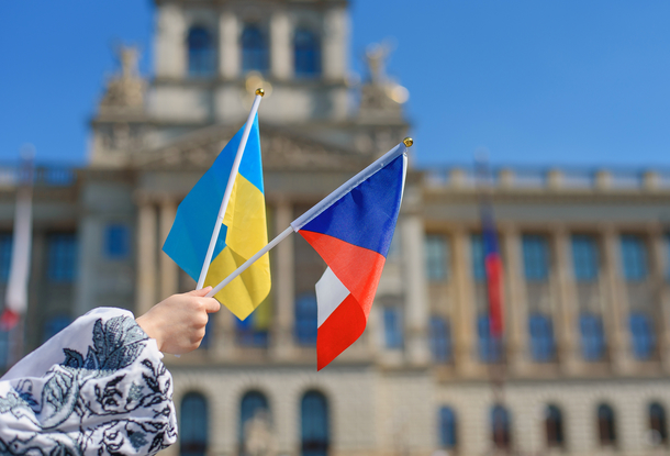В Чехии демонстрант с символом Z на рюкзаке предстанет перед судом