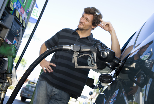 Евросоюз запретил продажу бензиновых и дизельных автомобилей с 2035 года. Останемся без машин?