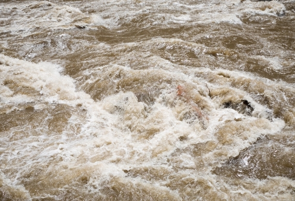 Дожди подняли уровни рек на востоке Чешской Республики. В некоторых местах был объявлен 2-й и 3-й уровень тревоги
