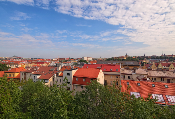 Цена на старые квартиры в Праге упала, на новостройки — осталась прежней